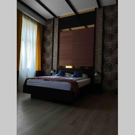 Safari Royal Apartment Oradea Eksteriør billede