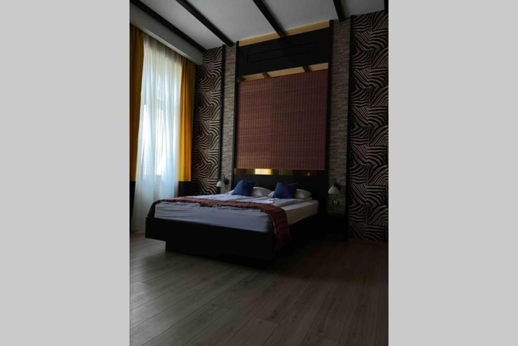Safari Royal Apartment Oradea Eksteriør billede