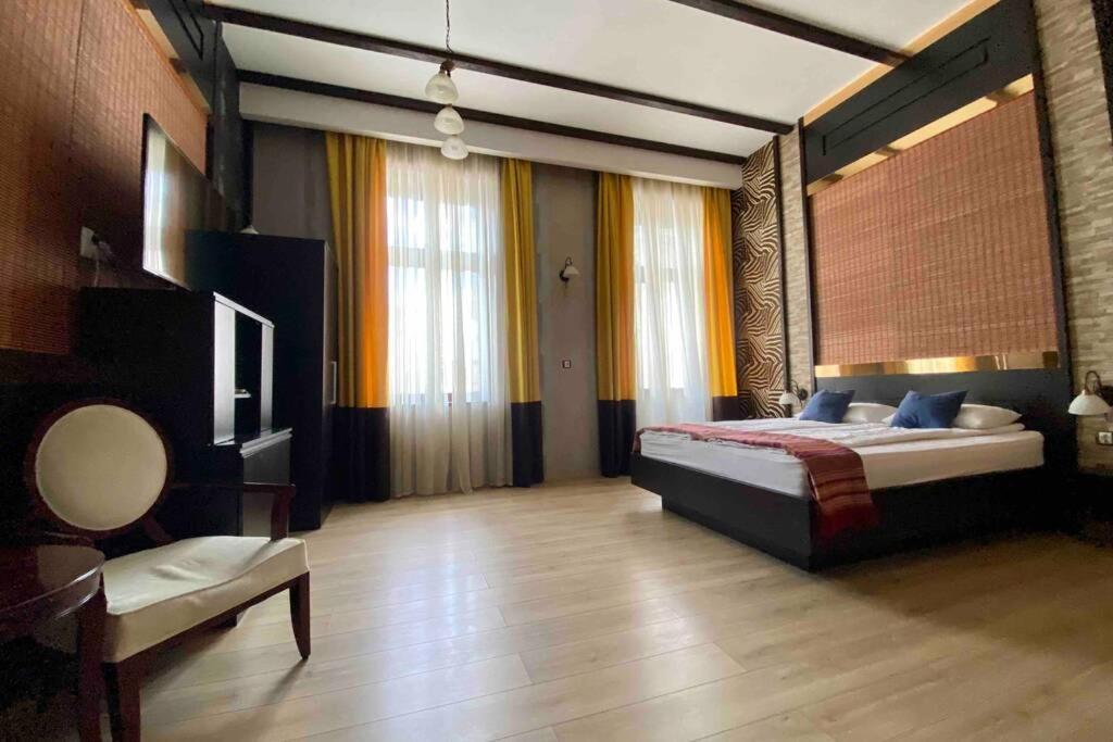 Safari Royal Apartment Oradea Eksteriør billede